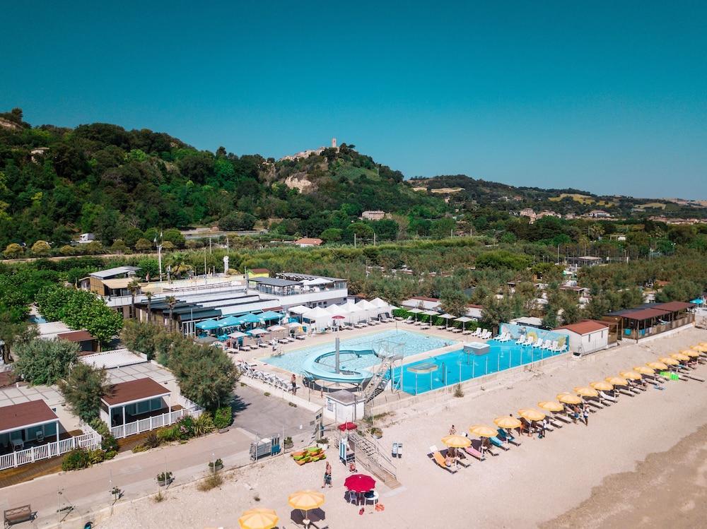Girasole Eco Family Village Fermo Bagian luar foto